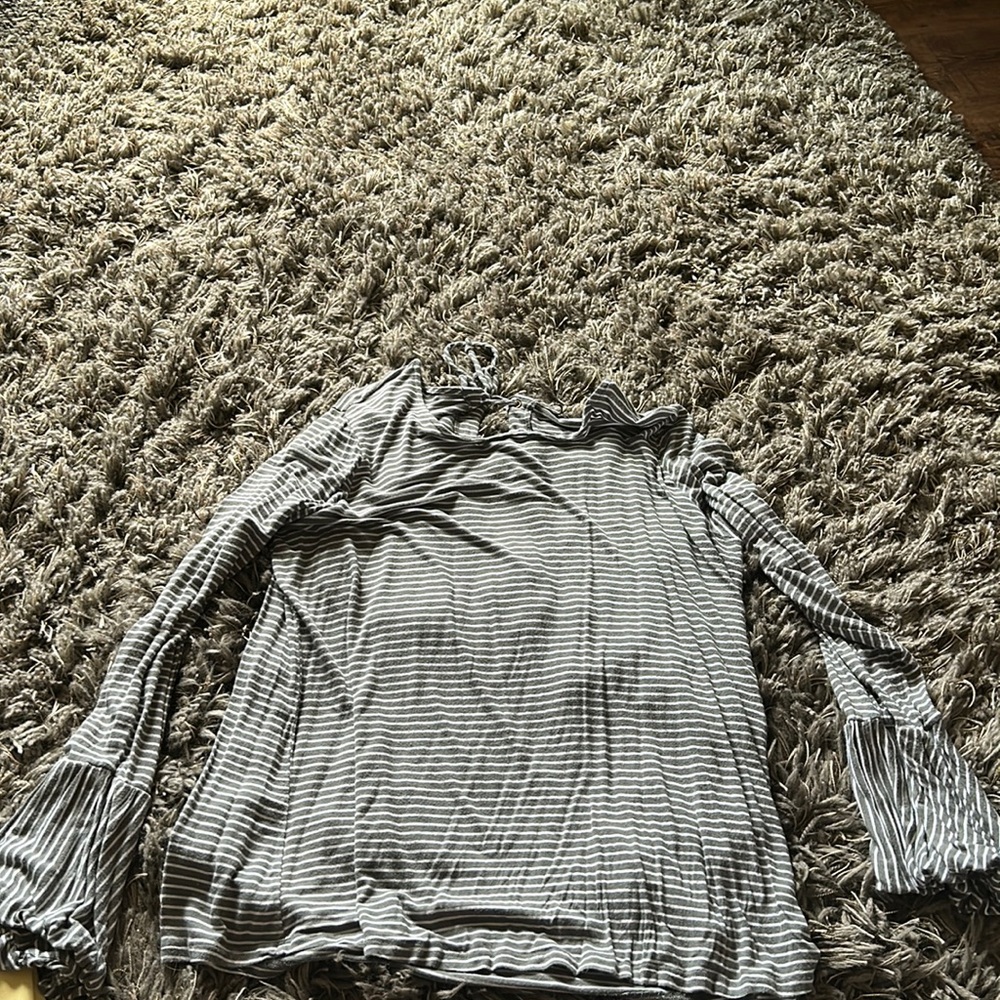 cute long sleeve blouse🩶